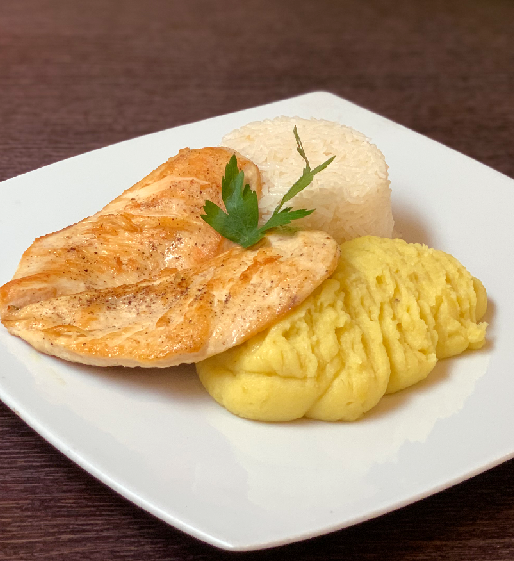 Filete de Pollo con Puré de Papas y Arroz